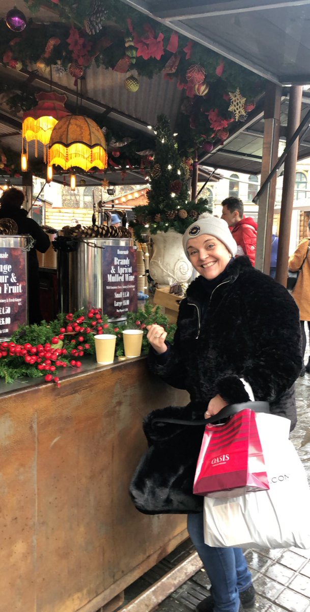 juliefallon1's tweet photo. Thank you @FluffyPickle for the best time ever #Manchester #manchesterchristmasmarkets #cocktails #mulledwine #yorkshirepuddingwraps https://t.co/metvKL2jzB