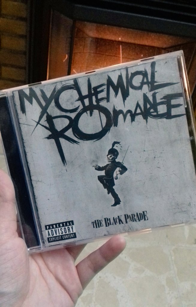 my_che_rom's tweet photo. My boyfriend has given me this for Christmas. I'm CRYING IN EMO SO MUCH https://t.co/PrFC4nquDQ