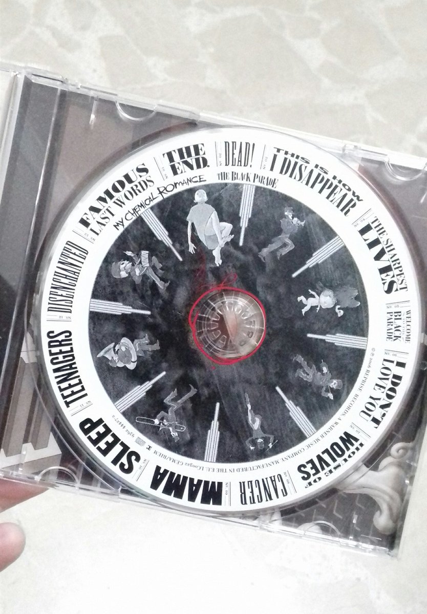my_che_rom's tweet photo. My boyfriend has given me this for Christmas. I'm CRYING IN EMO SO MUCH https://t.co/PrFC4nquDQ