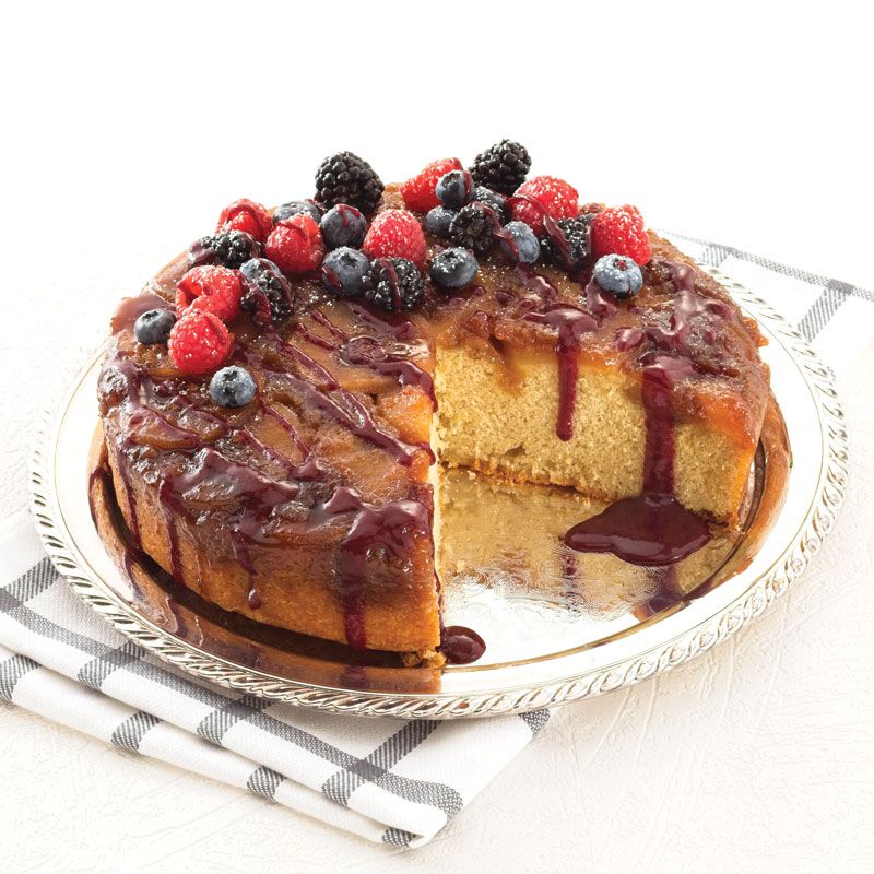 1919Cookware's tweet image. Are you assigned to bring a dessert to Christmas dinner? This Razz-Apple Tart Tatin is sure to please everyone's tastebuds! A delicious apple upside down cake that is perfectly moist and has a caramel glaze, apple slices and fresh berries on top. buff.ly/2rNg7W3