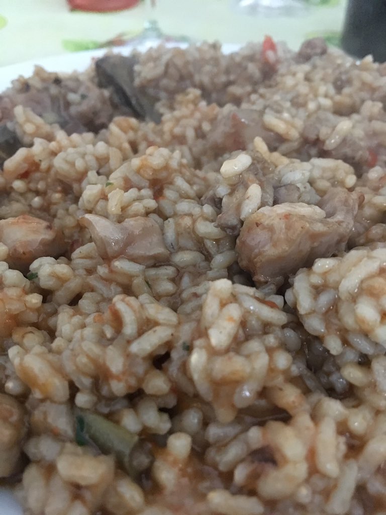 janasensio1's tweet photo. #arròs #carn #cunill #pebrot #salsadetomaquet #carxofa #delicios https://t.co/afGRq5N419