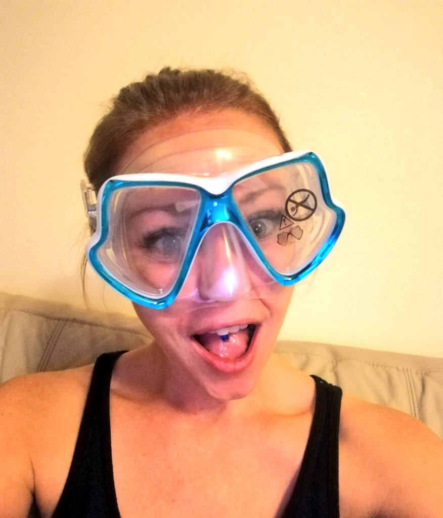 KinkySplash's tweet photo. Oooo love these new super cute #splitscreen #divemasks which came today!!! #snorkeling
.
Do you prefer a modern split screen mask like this or the old school oval type of mask? https://t.co/TYn4vo6dag