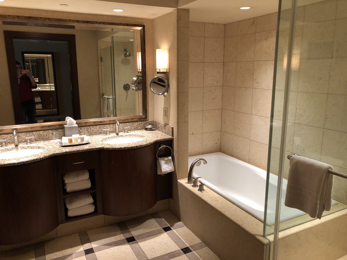 ASarahMoment's tweet photo. It’s been a few years since I have stayed here and I forgot how awesome the bathrooms are! #ameristarstcharles #discoverstc https://t.co/wZBHuOJiuw