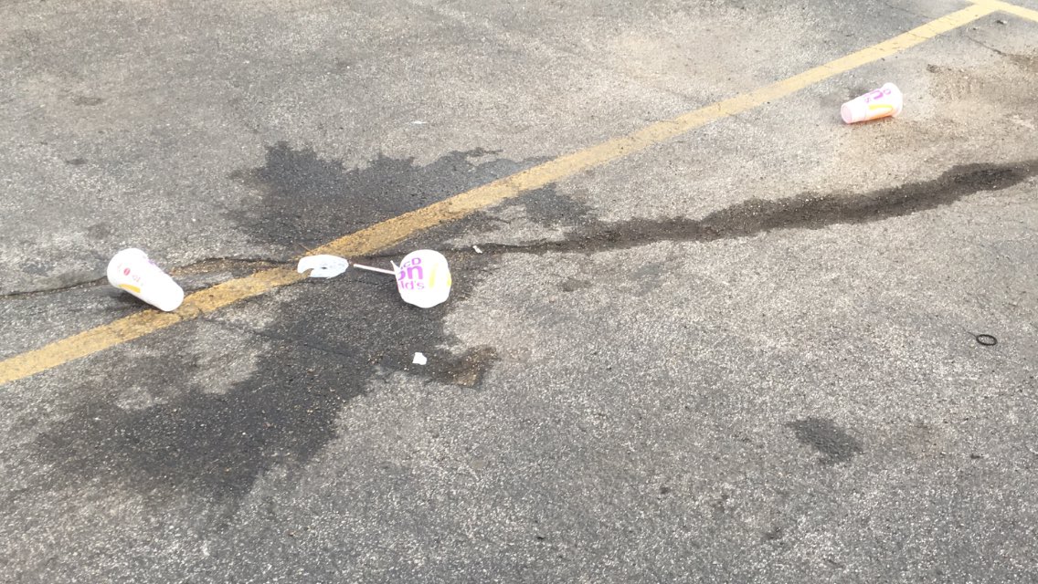 JoeCrain's tweet photo. SPRINGFIELD, WE’VE GOT TO DO BETTER! I just pulled up into a strip mall parking lot this afternoon as another car was out tossing three large drink cups. After parking, I picked up their litter and walked all of 30 feet to throw the cups into a trash can. You’re welcome, %!?#@$ https://t.co/vFAAS3ptnQ