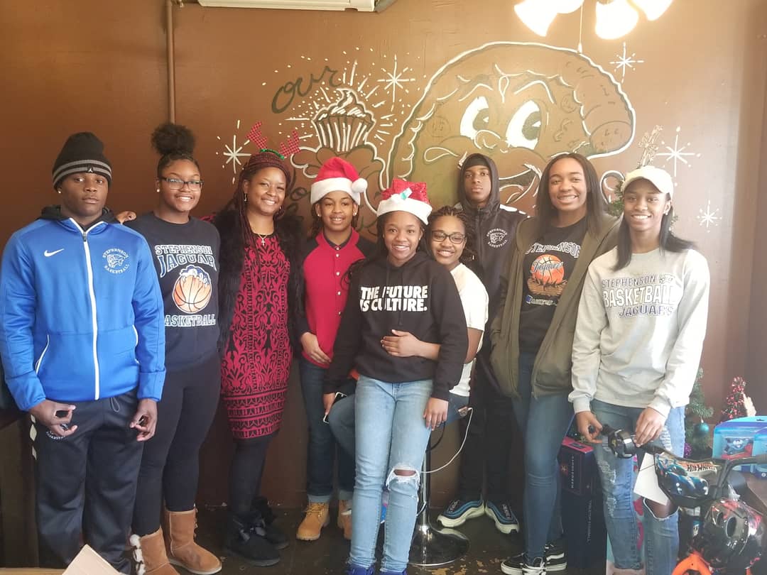 Stephenson_Jags's tweet photo. Our Jaguars volunteered today to help Wise Choice Initiative with their toy giveaway. An amazing event and organizer. The smiles on the parents and kids faces was humbling. We are proud of you Jaguars! #jagauarsgiveback #jaguars4life #wearestephenson #701strong πͺπ½π΅β«βͺ https://t.co/iprjwz10Bp