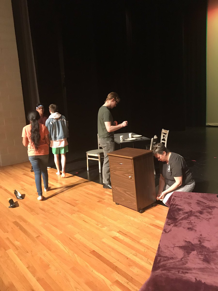 Academytheatre2's tweet photo. Start of tech. It’s really happening. #hour20 #24hourtheatre https://t.co/RRaPHg2RF0
