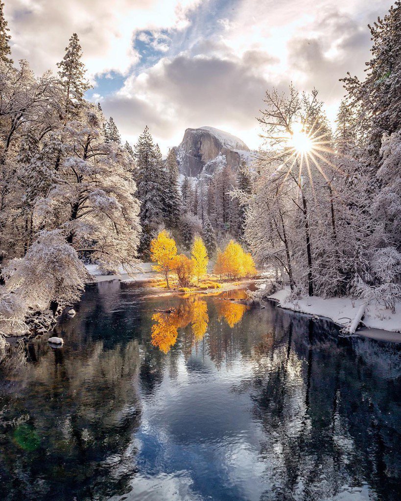 lorimcneeartist's tweet photo. Yosemite National Park, at the exact moment when autumn meets winter! #photo via Imgur https://t.co/o3cITln9VV