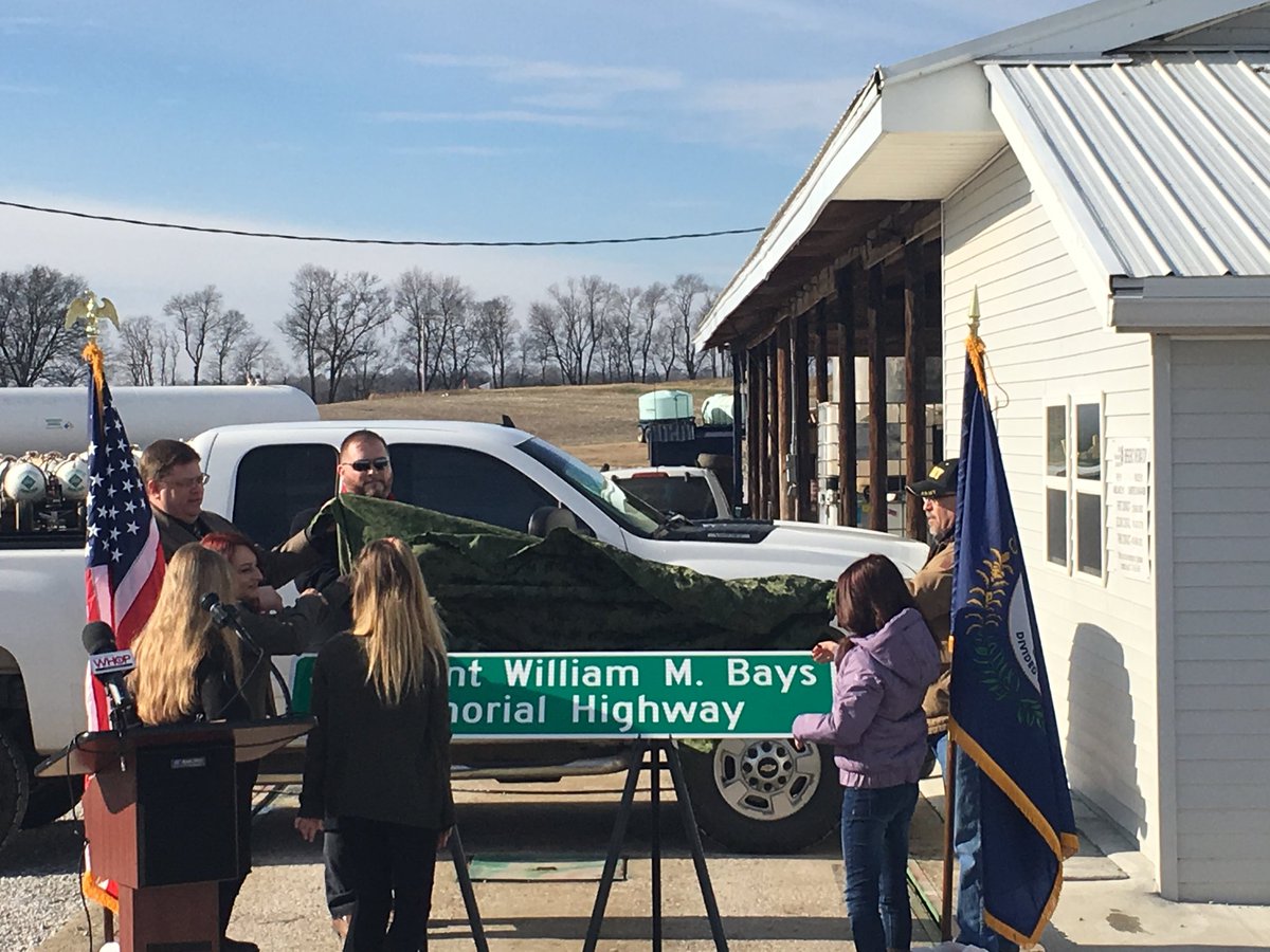 LeaderRakkasan's tweet photo. 1\2 #LeaderRakkasans, Mrs. Jasmine Bays, his three daughters, former and current Rakkasans celebrated the life of Sgt. William M. Bays.  The portion of Highway 79 from Kentucky Route 848 to KY Route 102 in Todd County, Kentucky was officially dedicated this morning as https://t.co/Pdnoe9tz0E