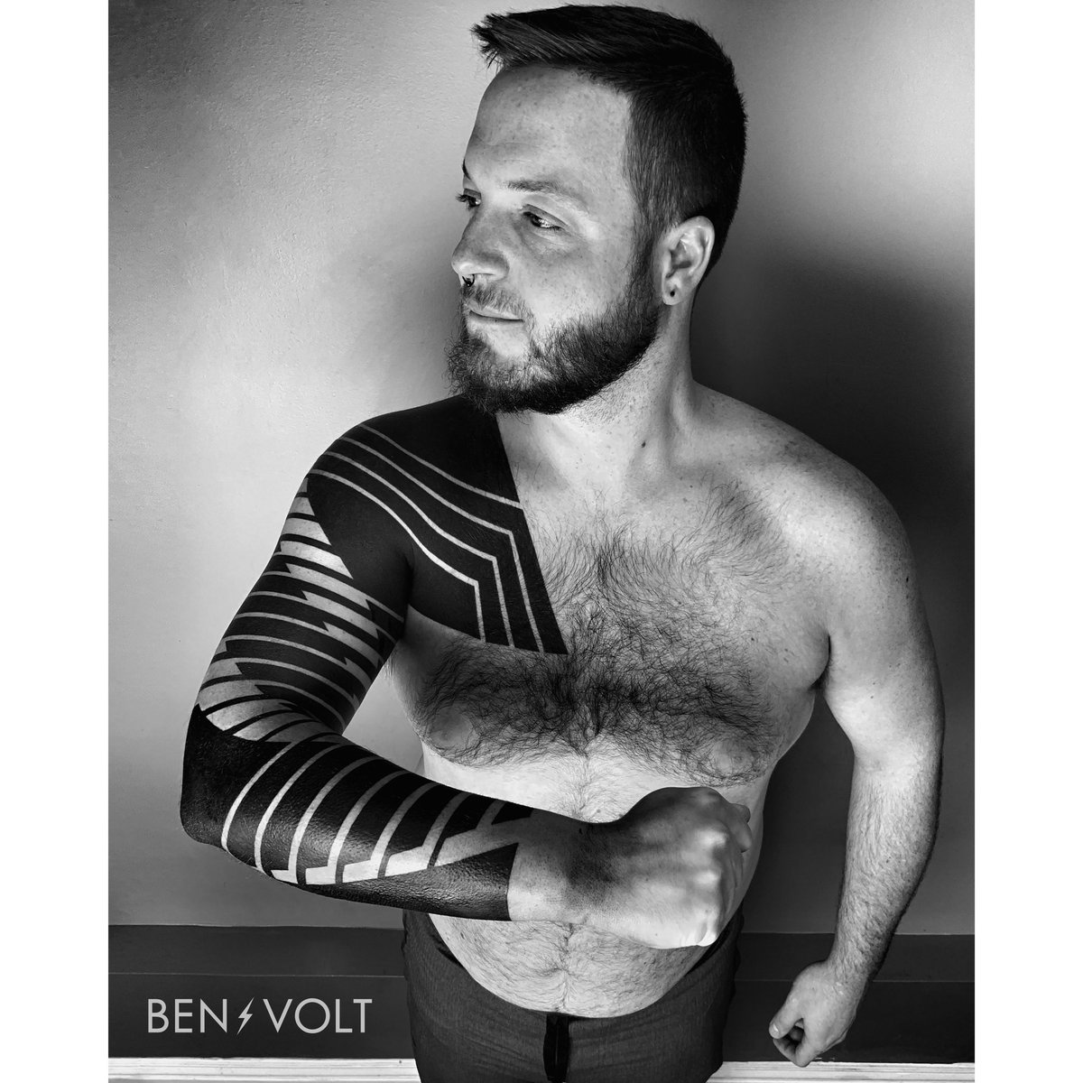 benvolttattoo's tweet photo. Finished this spiraling architectural armor for Jake’s first tattoo. Thanks so much bud! 💪 #benvolt #blackwork #tattoo #tattoos #posttribalarchitecture #graphicdesign #form8tattoo #sanfrancisco https://t.co/P7hwl7C6ol