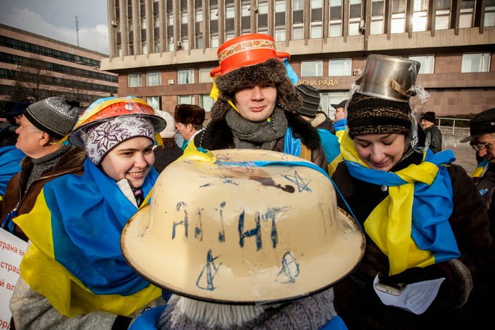 Почему кастрюли на голове