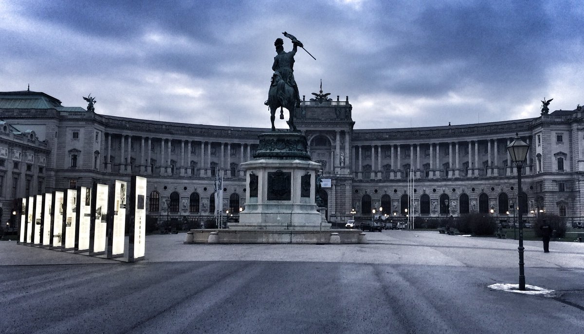 roadrunnertns's tweet photo. Final post of 2018, a memorable trip to Austria. ‘Early Morning Run in... Vienna’ https://t.co/gcdxNRDvL3 https://t.co/Ih8uhVcKuT