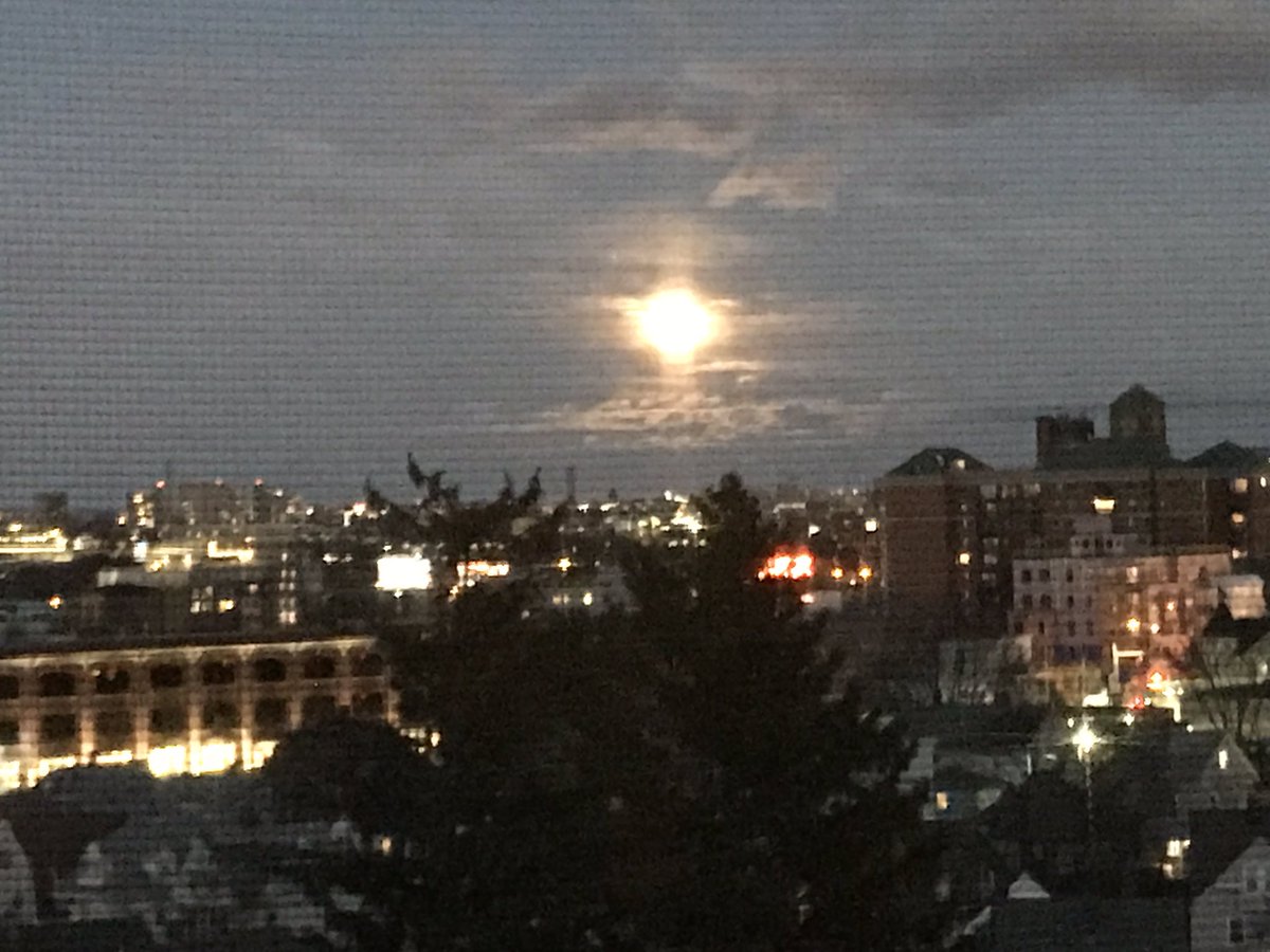 csjboston's tweet photo. #WinterSolsticeMoon from our #CSJBoston motherhouse. https://t.co/HpeGdLkPvI