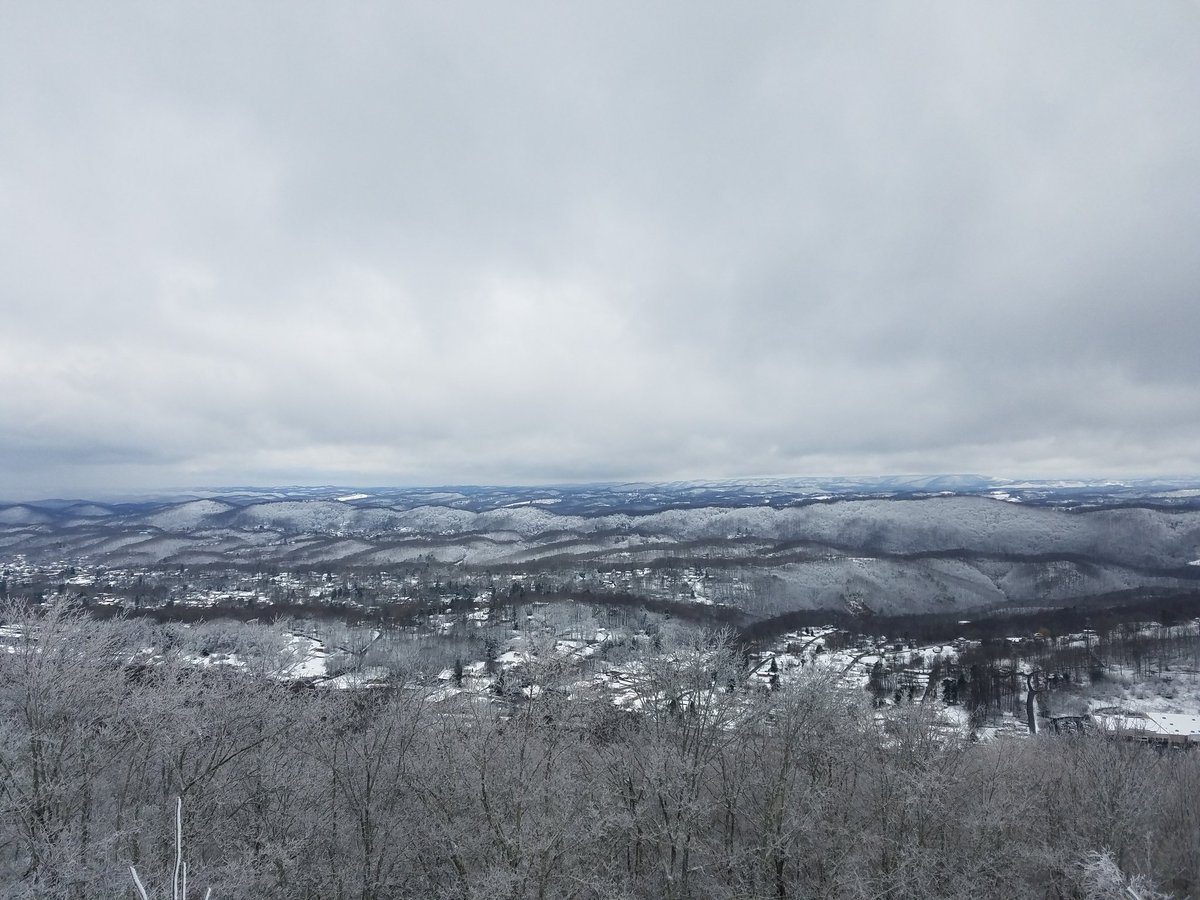 appalachiahome's tweet photo. A white almost-Christmas in Bluefield. https://t.co/8l31kR75zI
