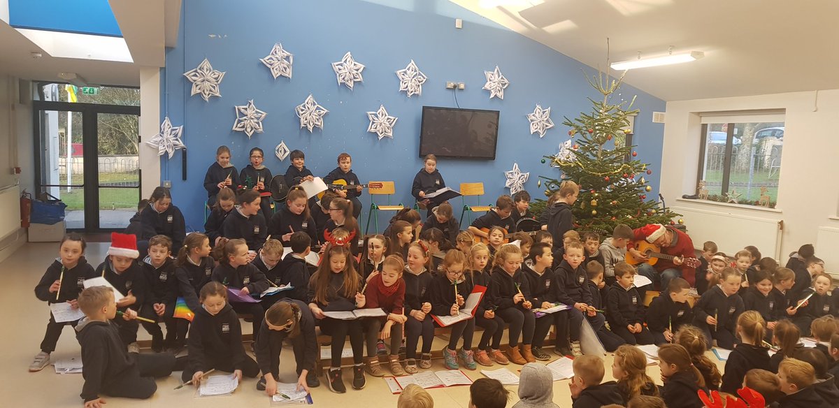 StackallenNS's tweet photo. Wishing all our pupils, staff, parents and grandparents a very happy Christmas and a peaceful new year!!ππββοΈ
#Term1Done
#HappyHolidays
#PassTheRosesPlease https://t.co/UyaqBAsRA3