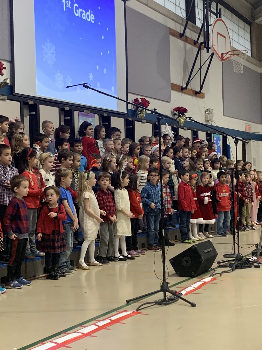 MrsThornton_D64's tweet photo. Happy Holidays from room 117 #SmilesD64 #field64 #FIsmiles #iteachfirst https://t.co/Rh41OoOX6p