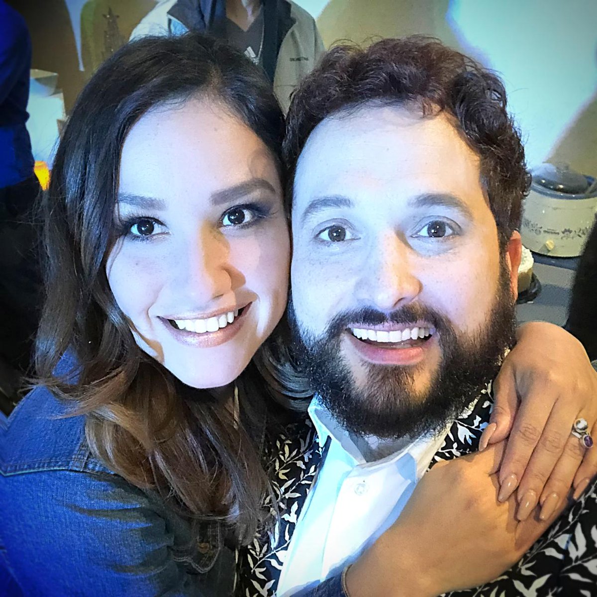 laryzza_mireles's tweet photo. De la posada de #MiTeatro! Como se goza el poder coincidir con tanta gente que comparte tu pasión! @felixrivera333 @CHAVAGAGA 🎭 https://t.co/lfw4kIu10J