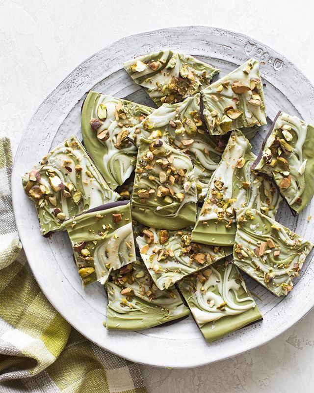 brandiego's tweet photo. One last confection for the Holiday season: Double Chocolate Matcha Bark with Toasted Pistachios. This is SO tasty. Recipe now on the blog (link in profile!). π΅π«
β’
β’
β’
#kitchenkonfidence #matcha #howiholiday #chocolate #chocolaterecipe #bark #ho⦠https://t.co/zETbcUVGNI https://t.co/WpTS2L2XBT