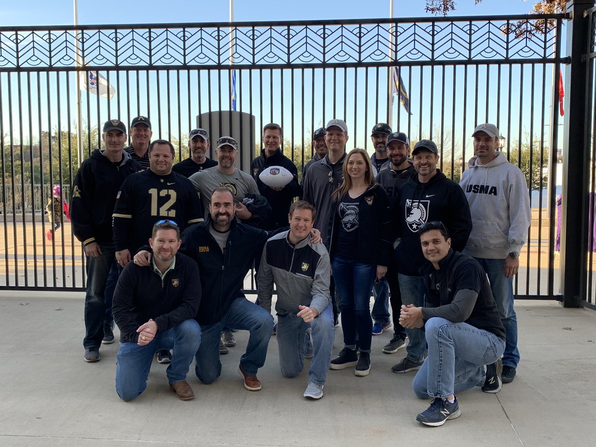 MattBMartin's tweet photo. I am beyond greatful for the @WestPoint_USMA Class of ‘98 #USMA98 friends I was able to visit with at the #ArmedForcesBowl watching @ArmyWP_Football beat Houston. These are amazing people!
63-7 (so far!)...we want ‘Bama! https://t.co/eYgT9ggsvX