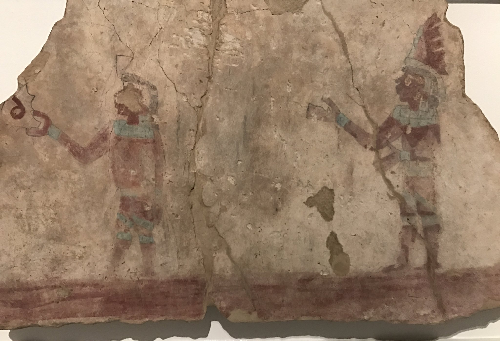 Tlatoani_Cuauhtemoc en Twitter: "Fragmentos de pintura mural totonaca realizadas entre el 500 y el 900 d.C en las Higueras #Veracruz. Estas piezas son de los pocos ejemplos existentes de arte pictórico mural
