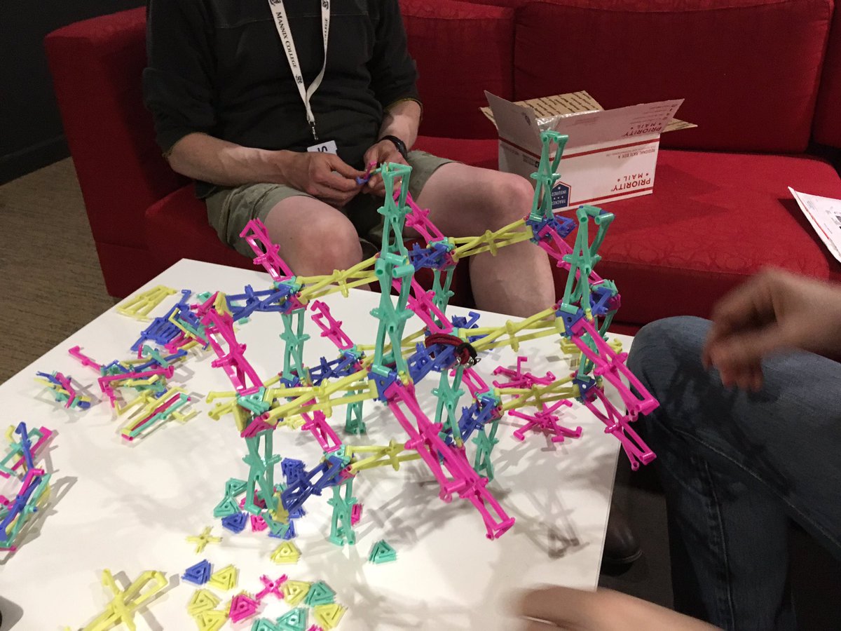 MathMechs's tweet image. François Guéritaud and @SaulSchleimer shrinking an extensor diamond in all four directions.