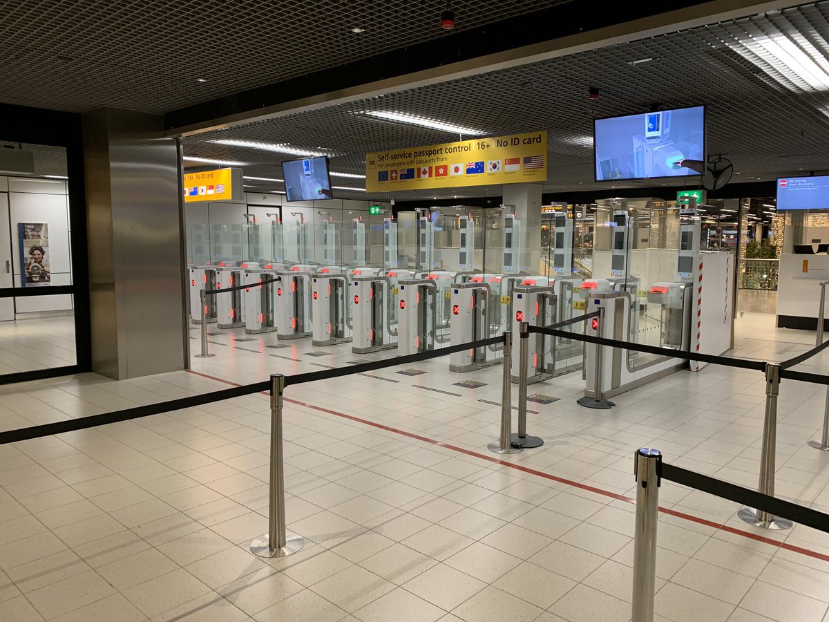 Marry xmass <a href="/SchipolAirport/">Schipol Airport</a>. Have to  compliment your productivty and really amusing use of million dollar funds!