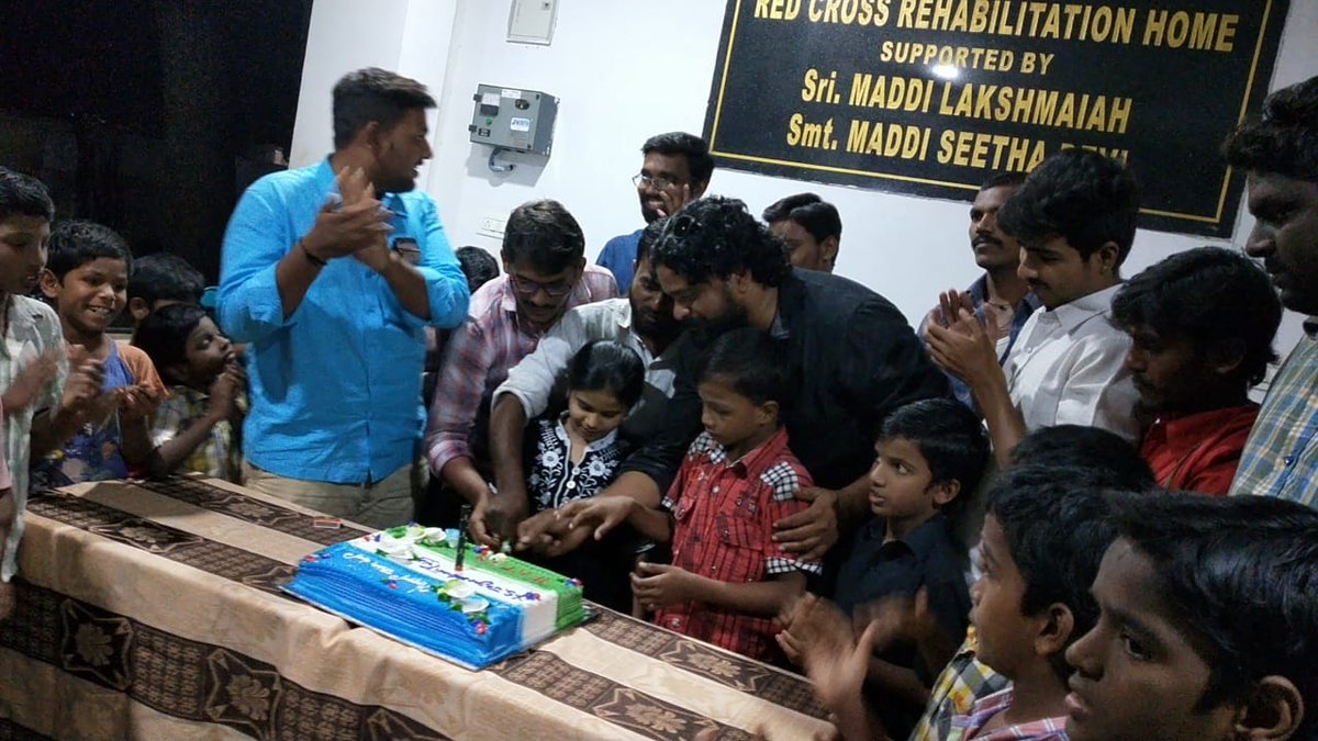 Subhani92513123's tweet photo. జననేత జగన్ అన్న పుట్టిన రోజు సందర్భఫోటోస్ https://t.co/EvKtAE1J9x