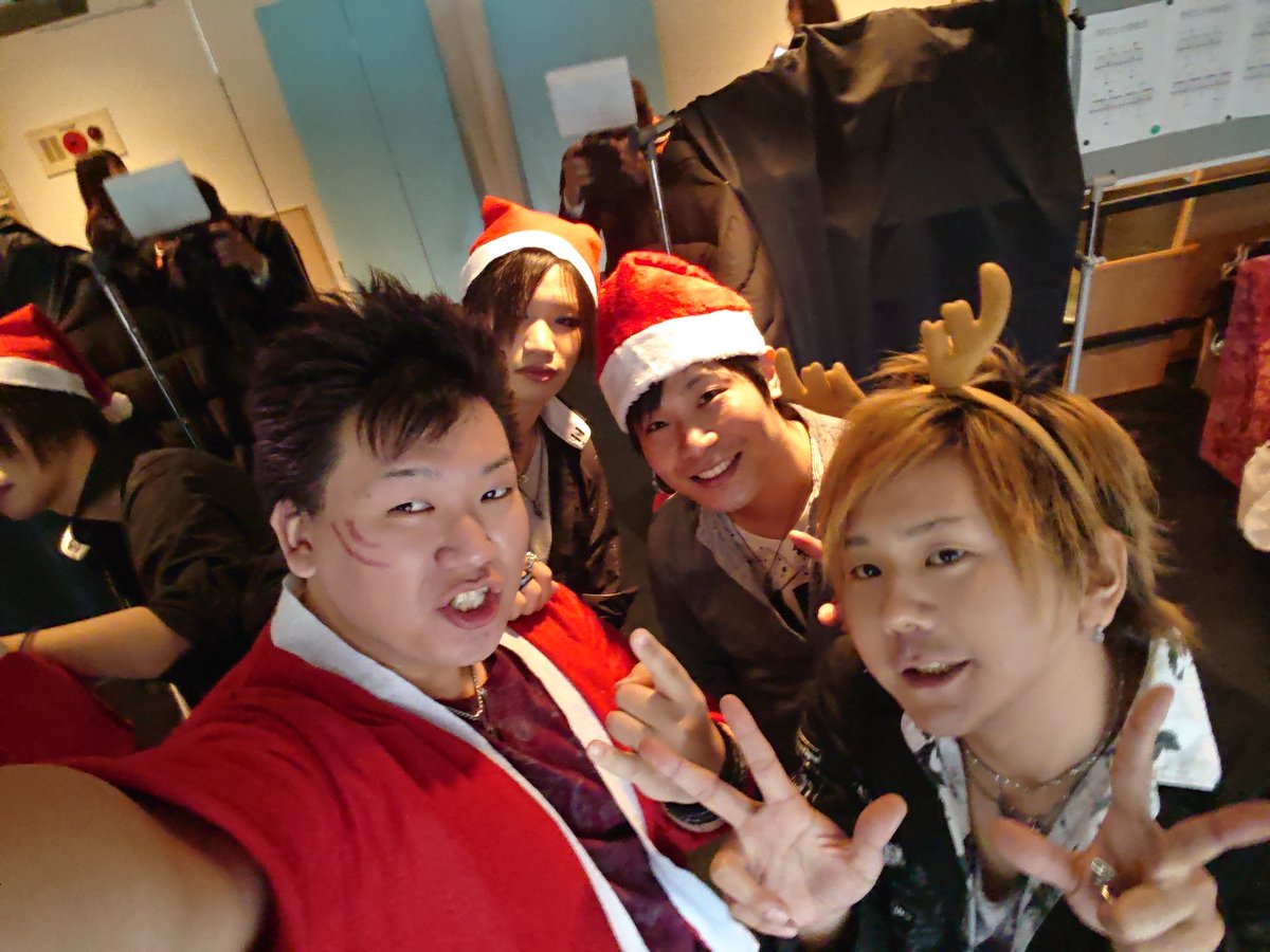 YhukixPrince's tweet photo. 本日の男子メンバーで撮ったよ( * ॑꒳ ॑*)
鈴木さんとは初対面だったけど、めちゃめちゃ仲良くなった!!
一緒に今日は頑張っていきましょー
#Xmasイベ
#池袋
#YYKProject https://t.co/D0q7UL801I