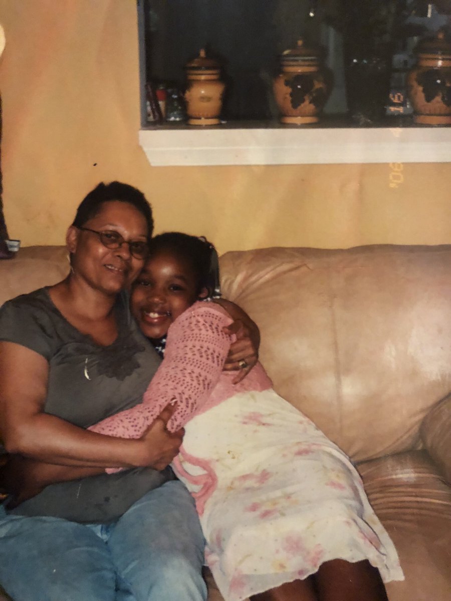ImThatBEE's tweet photo. My entire heart 💛🌻✨I don’t even know how I’ll make it without you Gramss...I’m broken 💔 https://t.co/1uWBpOEV6Z