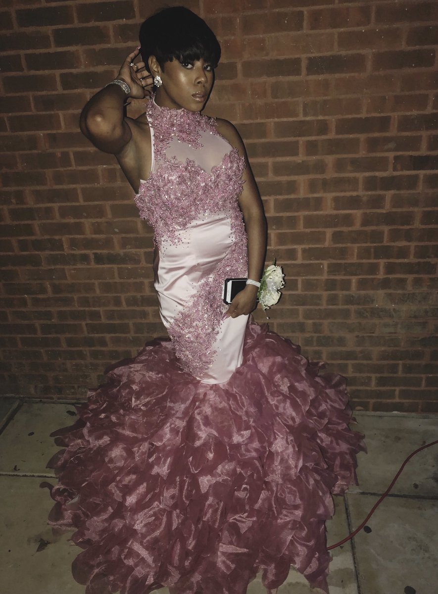 liviibabyy18's tweet photo. killed prom, best summer smokin, became #slimelyfe , eyebrows n makeup been on fleek🤤😍 #Top42018 https://t.co/f8toL5jXXe