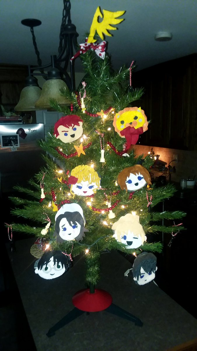 EmilyJFajardo's tweet image. My mom and I like to craft, and we're spending Christmas in Dallas while I work on #UminekoGold, so she had the awesome idea to decorate an Umineko Christmas tree for my apartment! 😍🎄 #ActualBestMomEver #HappyHolidays