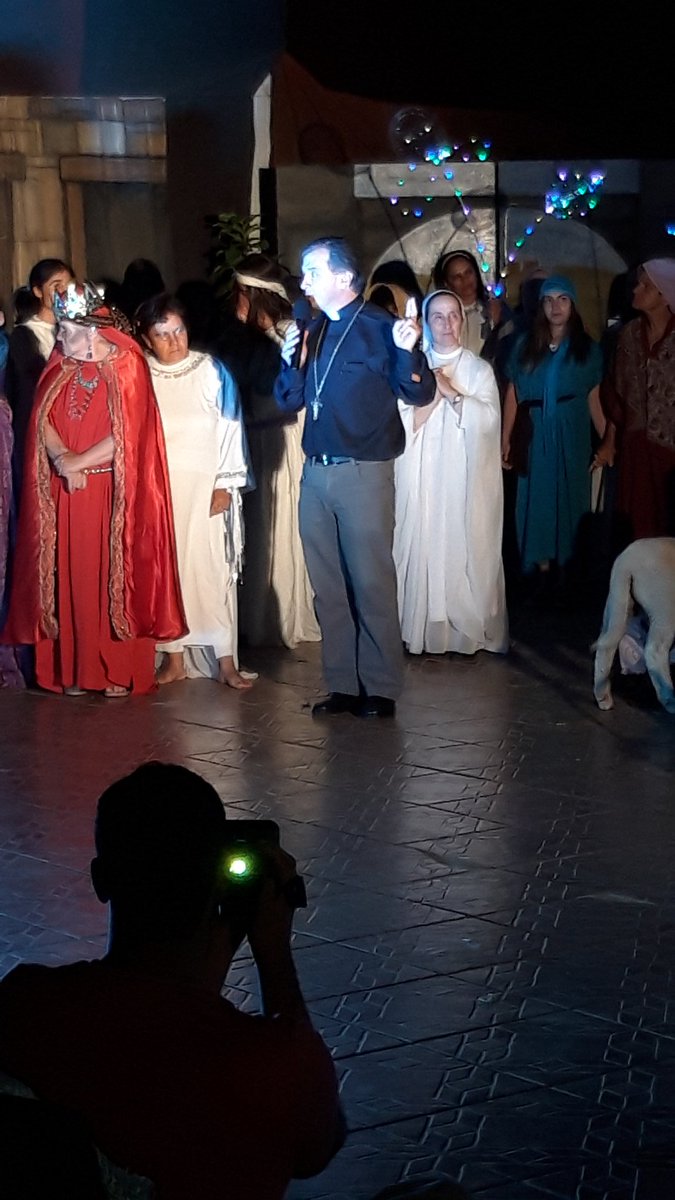 sebasansonf's tweet photo. "Una noche mística": así es la #NavidadConJesús que se avecina. Y hoy lo pudimos saborear a pleno en el #PesebreViviente del @CottoOrioneFem. Gracias a las hermanas y a las chicas por el cariño y por la posibilidad de acompañarlas un año más. #GenerandoEncuentros #Comunicación https://t.co/CcEntfpJWQ