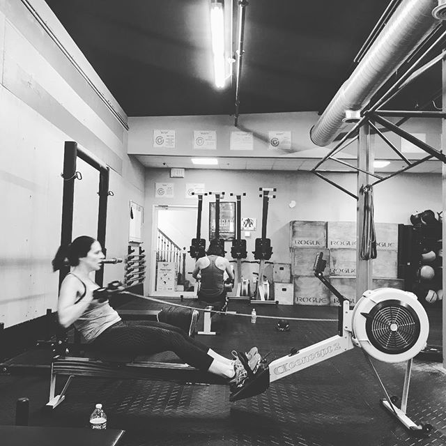 ComCrossfit's tweet photo. Sunday December 23rd: 
Strength:
Back Squat
6x5 w/ 3s pause at bottom
*35 Double Unders after each set

Met-Con:
For Time -
1000m Row
50 Burpees
1000m Row" 
#idkwhatsworse ———————————————
SHRED
2 Min KB Front Rack Hold

Every 3 Min For 15 Min:
45 sec Max… https://t.co/hSLeAD3Sn2 https://t.co/7ACNSF39Ey