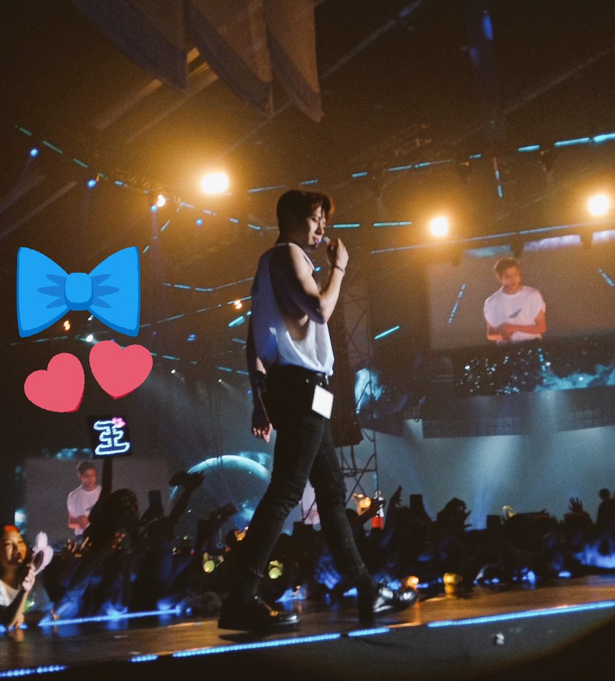 nxbomi8's tweet photo. แค่เห็นไกลๆก็ทำให้ใจละลายแบ้ววววว ฮรืออ
อยากเป็นป้ายหวังตรงกางเกงพร้อมๆกับยาดมในมือ 555555
#JacksonWang #JacksonworldTH #Jacksonworld  #ahgaseTripleS https://t.co/5EkmR1pIQx