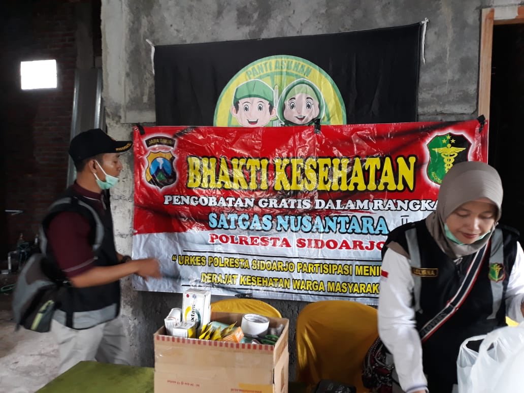 HoofdbureauID's tweet photo. #Delfy dan Bonek se-Sidoarjo sekitarnya melaksanakan Bhakti Sosial di akhir tahun 2018.
Sebagai bentuk Dharma Bhakti kepada Ibu Pertiwi dan NKRI tercinta ini https://t.co/18rLAmAxQe