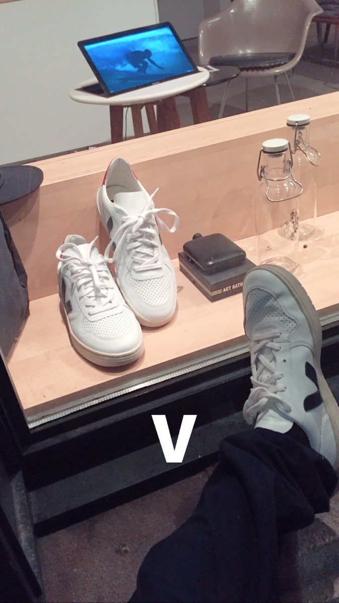 SpidansBoolz021's tweet photo. This Wednesday dropping a HipHop Rnb New Jack dj set #GonzoZurich #switzerland #zurich #Boolz #Spidans 💯 @vejaproject on my feet 🙂 https://t.co/2ejgEQuxzX