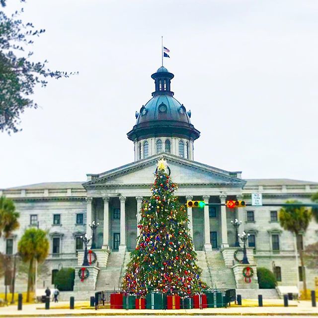 MHuebs's tweet photo. 🎶 It’s Christmastime in the city 🎶 https://t.co/nTmegJ9Dwq https://t.co/Xg2iXUNNrj