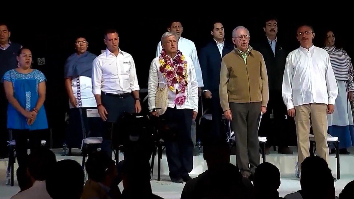 lopezobrador_'s tweet photo. En San Pedro y San Pablo Ayutla, Oaxaca, presentamos el Programa Nacional de Infraestructura Carretera 2018-2024. Nos comprometimos a ampliar la infraestructura carretera en todo el país —con especial atención en la zona sur— y terminar obras inconclusas https://t.co/SjBBDdGaip https://t.co/wcY1fMpazW