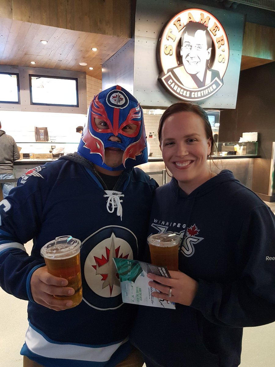 Coreas052's tweet image. Game time in Vancouver! #GoJetsGo #JetsTV #NHLJets