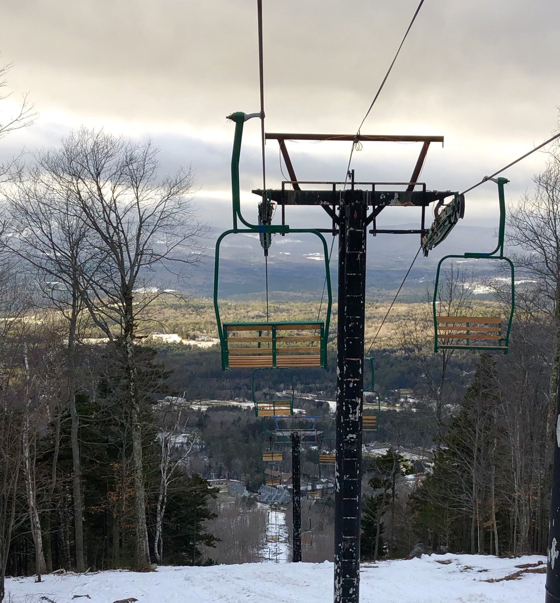 SkiMagicVT's tweet photo. Over half way done...chairs now heading downhill #greenlift #chairinstall https://t.co/rB6ASklmNa