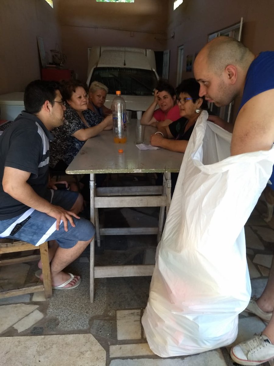 CarlosMaizon's tweet photo. Seguimos llevando en marcha nuestro compromiso de acción social. Hoy estuvimos en una copa de leche y luego nos reunimos para compartir un momento de esparcimiento y diálogo junto a amigos.
NO nos detenemos, Vamos por más!#RadicalesSecc13 #CambiemosConMestre
#SomosMestre https://t.co/7qtoMqifvt