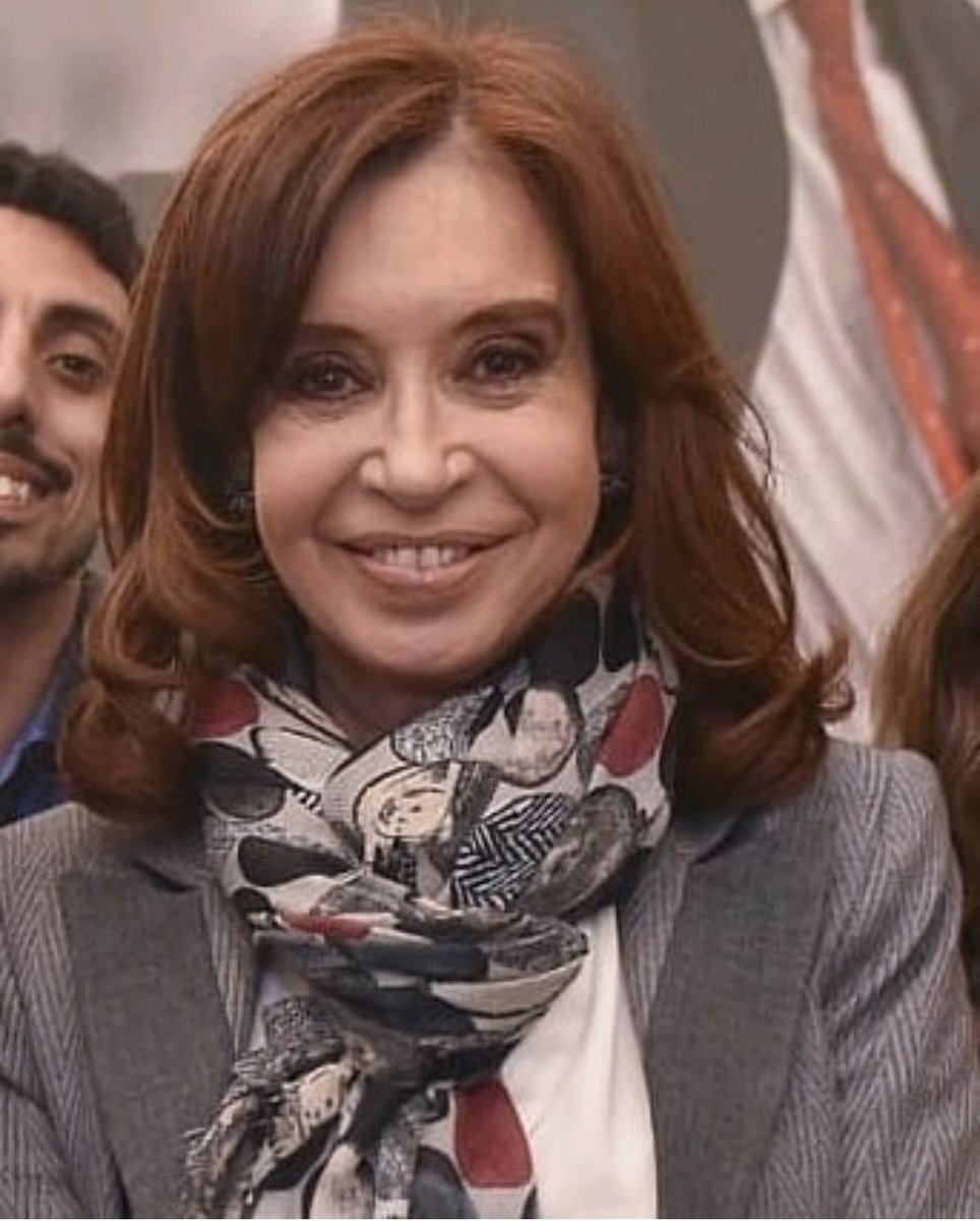 Gra_Lopez_48's tweet photo. Hasta mañana kumpas 
Que descansen.  Abrazo 

#LibertadAfacundo 
#Cristina2019 https://t.co/wK3Bkt39VY