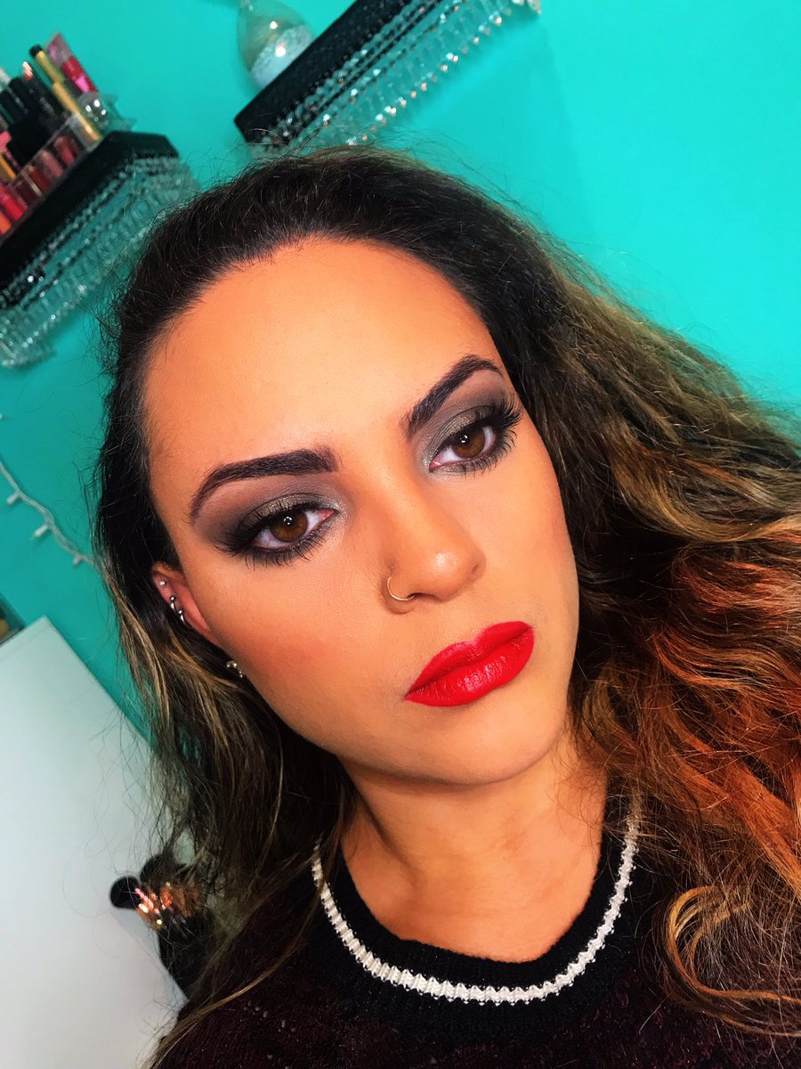 11Bperez's tweet photo. H O L I D A Y G L A M
Eyes: @morphebrushes #morphexjaclynhill @maccosmetics #macpaintpot @tarte #lashes
Face: @benefitcosmetics #porefessional @bareminerals #bareproliquid @patrickstarrr #patrickstarrrxmac @marcbeauty #contouring @bhcosmetics #carlibybelpalette https://t.co/DVY0FCJzIZ