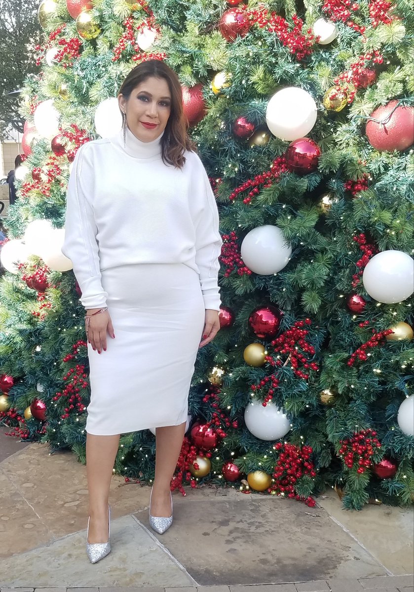 When JLo meets Christian Siriano in my closet 😍 This white sweater and skirt from @JLo for @Kohls Perfect winter white look for the holidays 😍 Pumps @CSiriano for @PaylessInsider #fashionforless #fashiononabudget