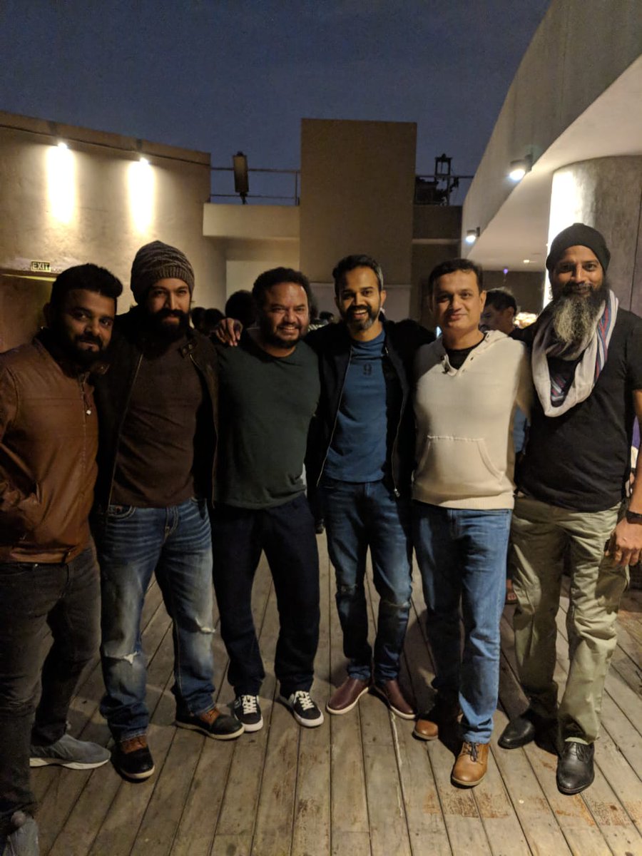 NamCinema's tweet photo. ಪ್ರಪಂಚದಾದ್ಯಂತ #ಕೆಜಿಎಫ್ ಇತಿಹಾಸ ನಿರ್ಮಿಸುತ್ತಿದ್ದರೆ ಚಿತ್ರತಂಡ ಅದೇ ಖುಷಿಯಲ್ಲಿ ಭರ್ಜರಿ ಪಾರ್ಟಿ ಮಾಡುತ್ತಾ ಸಂಭ್ರಮಿಸಿದರು 😍
Read our full review here 👇🏾 https://t.co/Cs9SS2T8ri
#NamCinema #KGFSuccessMeet #KGFReview #Yash #PrashantNeel #HombaleFilms https://t.co/Qm6qla5exa