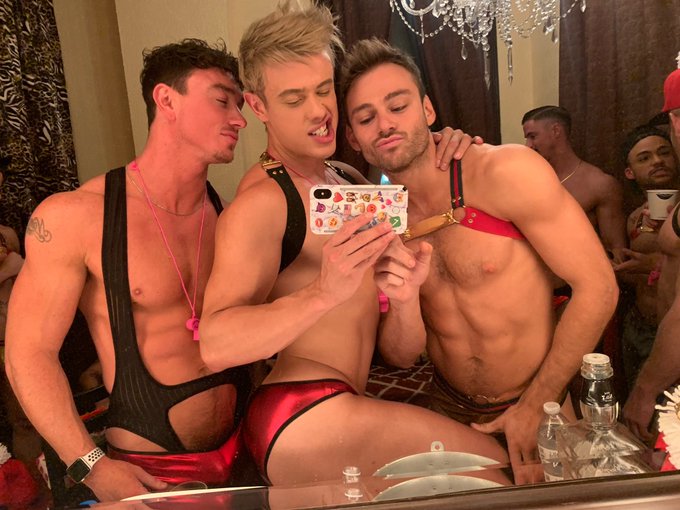 My Babes !! ??? @CadeMaddoxxx @MaxAdonisxxx https://t.co/6rjR74RGVF