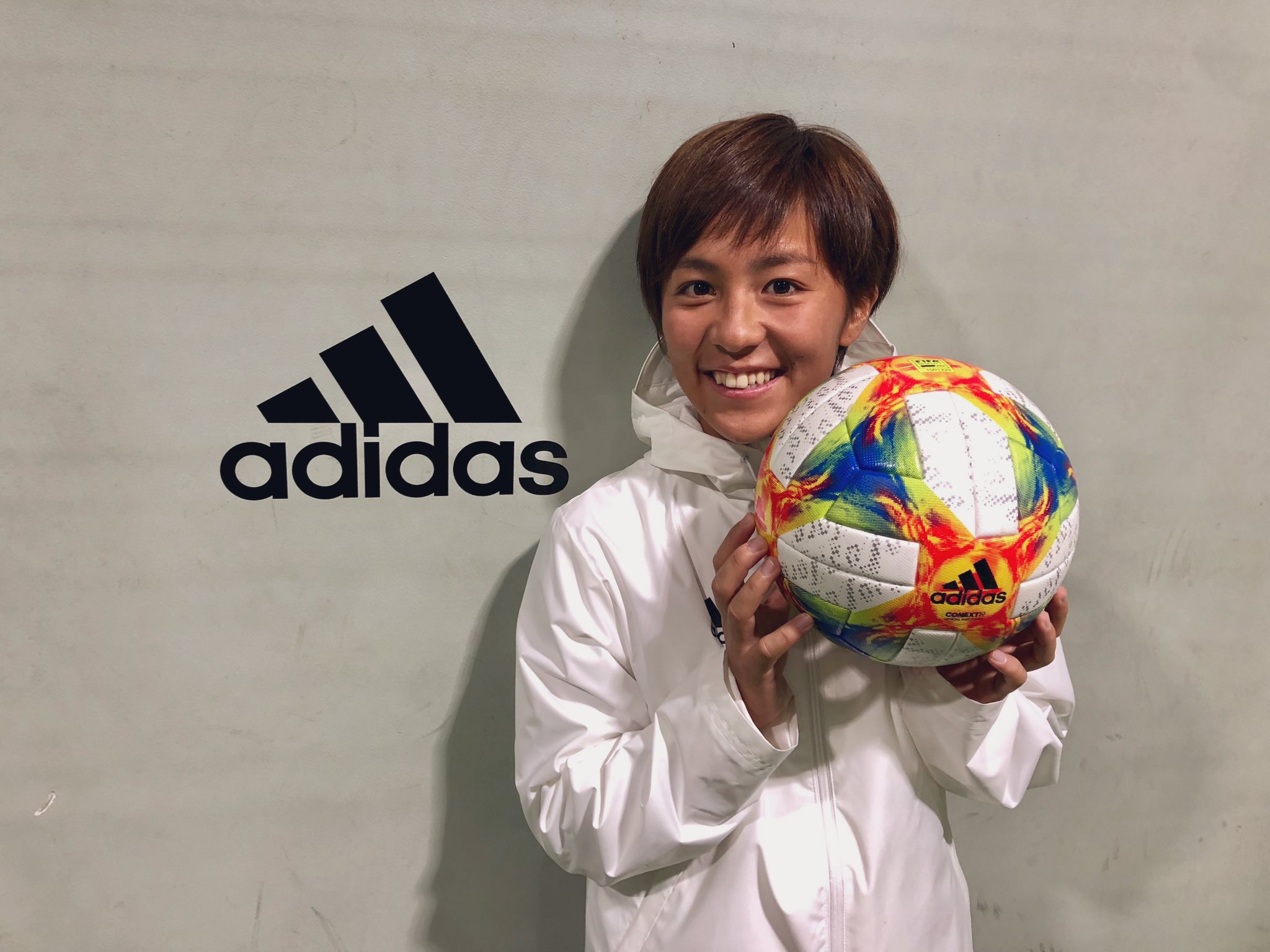 Mana Iwabuchi 岩渕真奈 Adidasの撮影 南野くんに会いました アジアカップ頑張れー Adidas T Co Ybyklt9ofj Twitter