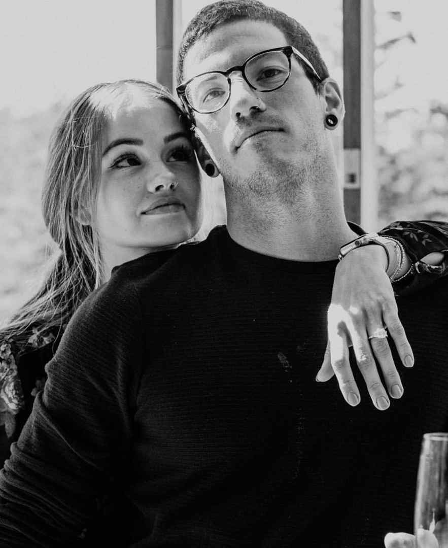 SkeletonLatAm's tweet photo. "Encontré una casa del árbol en los bosques de New Zealand y le propuse a mi chica. Ella es mi amiga de la vida. Te amo Debby" - Josh vía Instagram. https://t.co/jfGMvJ76g3