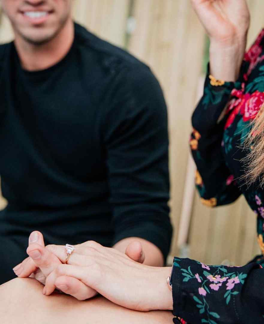 SkeletonLatAm's tweet photo. "Encontré una casa del árbol en los bosques de New Zealand y le propuse a mi chica. Ella es mi amiga de la vida. Te amo Debby" - Josh vía Instagram. https://t.co/jfGMvJ76g3