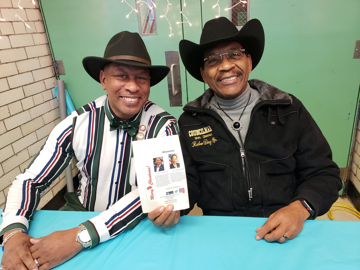 AndyKingNYC's tweet photo. #HappyHolidays from the @NYCCouncil #hatcaucas @revrubendiaz. Thanks #IRaise
@NYCSpeakerCoJo @bronxtimes @rubendiazjr @ChaimDeutsch @cherylwillsny1 @NYPDPBBronx @bronxdems @Bronxyep @MarcosCrespo85 @CarlHeastie https://t.co/FSSLqAj7t1