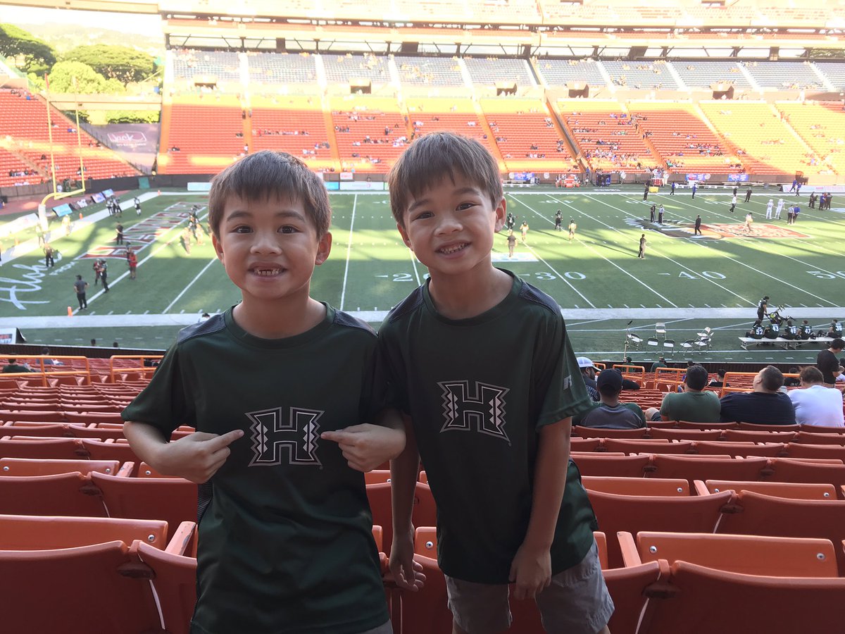 NateHu22's tweet photo. Hawaii Bowl 2018! Let’s go Bows!
#HawaiiFB https://t.co/3C9S5XGTSb